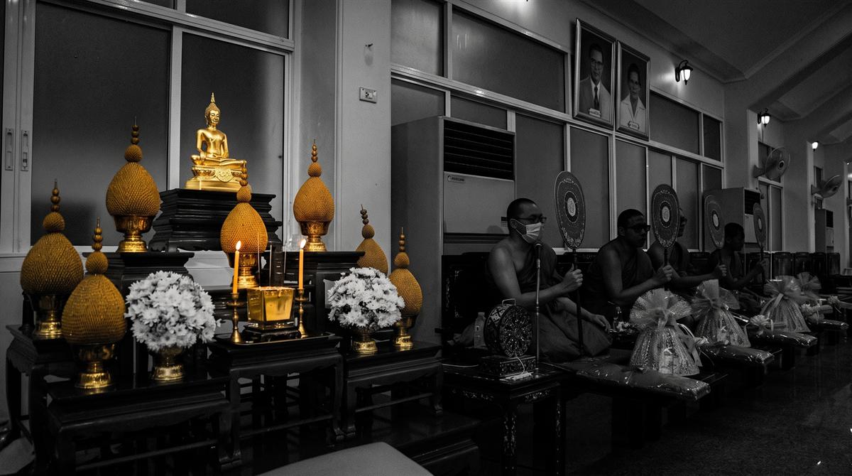 พระสงฆ์สวดพระอภิธรรม ณ วัดศรีเอี่ยม